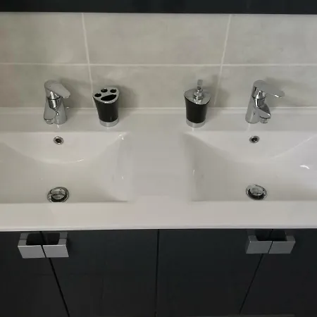 Magnifique 2 Pieces Avec Piscine Proche De 戛纳