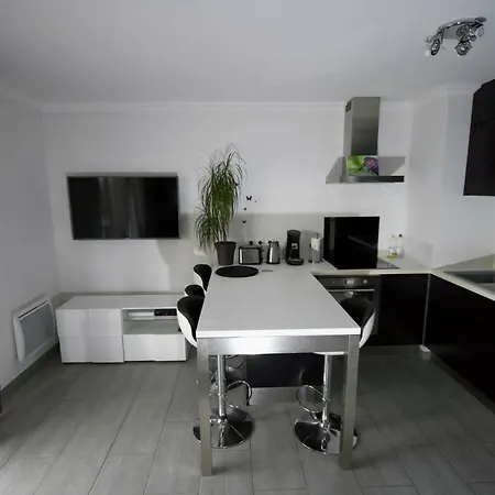 Magnifique 2 Pieces Avec Piscine Proche De Lejlighed