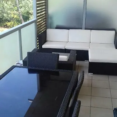 Magnifique 2 Pieces Avec Piscine Proche De *